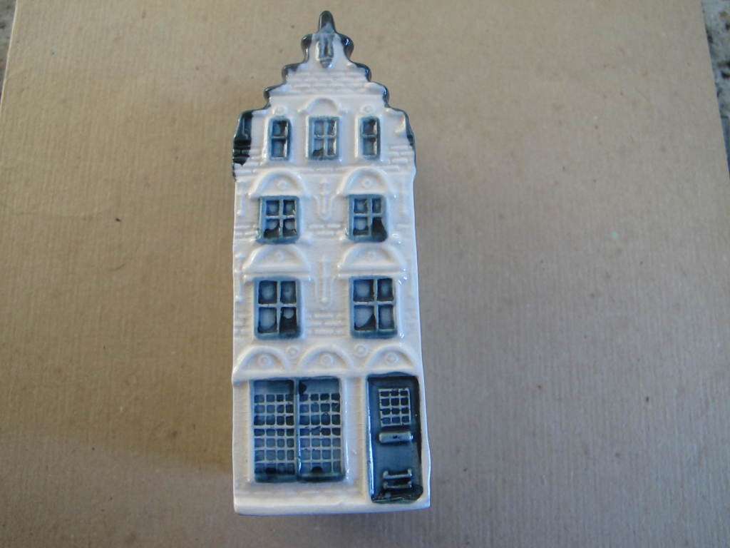 KLM - Reynebende KLM House Number 32 -  Sealed but angels have had their share